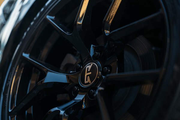 Quels sont les avantages des systèmes de conduite assistée dans les véhicules modernes ?